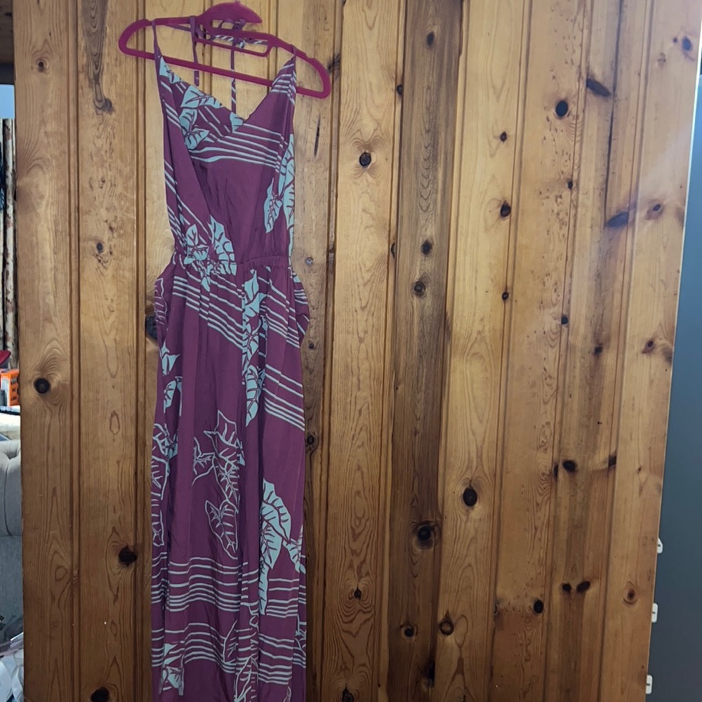 Gently used size M Wahine Toa backless romper with pockets